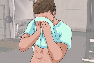How to Show off Your Muscles Without It Seeming Intentional