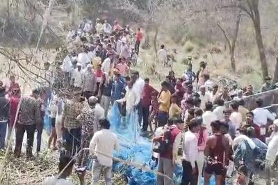 Major Accident in Kasganj: On Way to Bathe in Ganga, 20 Devotees from UP Killed as Tractor-Trolley Falls in Pond