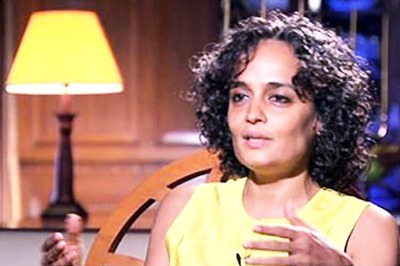 Writer Arundhati Roy returns her National Award in protest against rising intolerance