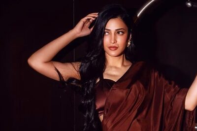Shruti Haasan Leaves Internet Swooning Over  Her Gorgeous Maroon Saree Look