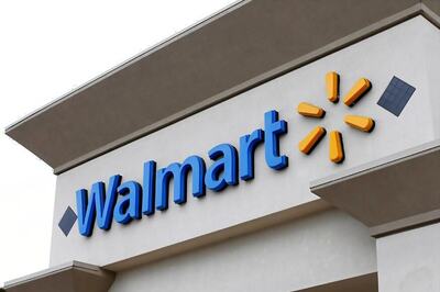 Gunman dead, 2 officers hurt in shooting at Arkansas Walmart