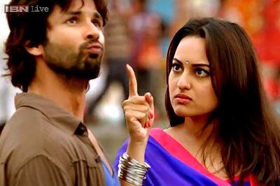 Sonakshi Sinha wraps up first shooting schedule with Rajinikanth for upcoming Tamil film 'Lingaa'