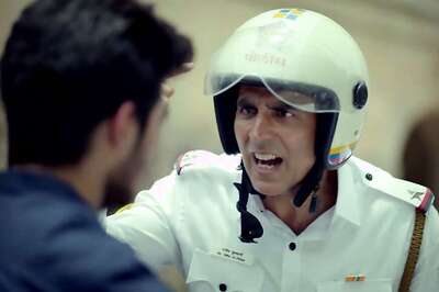 Bollywood Actor Akshay Kumar Spreads Road Safety Awareness On Independence Day 2018 - Watch Video
