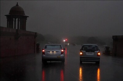 Sudden downpour catches Delhi off guard