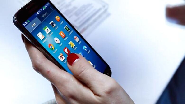 Global smartphone shipments top one billion for first time in 2013: Report