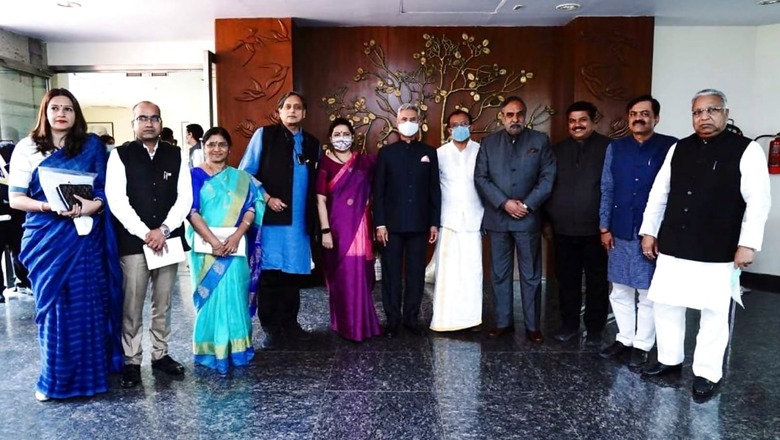 News18 Evening Digest: Rare United Front as Oppn Briefed on Ukraine War Situation & Other Top Stories