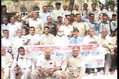 After bitter scuffle, Delhi Police allows ex-servicemen to continue protest at Jantar Mantar