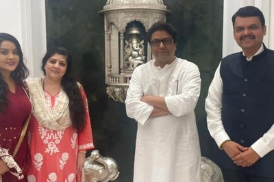 Fadnavis Visits Raj Thackeray at His New House, Meeting Triggers Speculation Ahead of BMC Polls