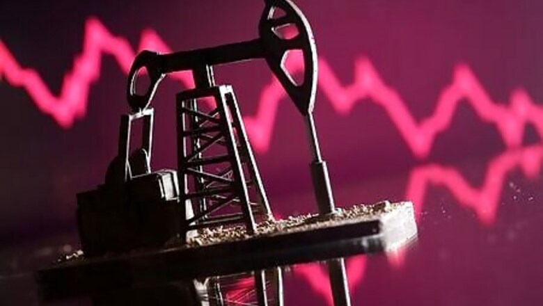 Oil Falls Below $42 To Lowest Since July On Demand Fears