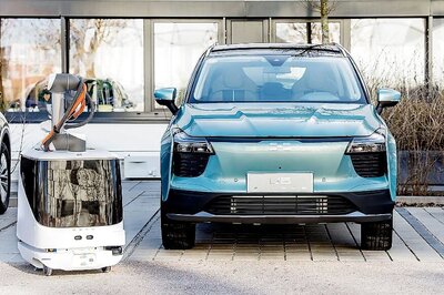 This Robot Named 'CARL' Will Charge Your EV Wherever You are, Whatever You are Doing