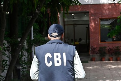 CBI Raids Locations Linked to RJD's Kiran Devi, RS MP Prem Chand Gupta in Land For Job Scam