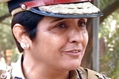 Govt woos Bedi, top cop says she won't stay
