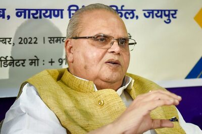 'Complainant' Satya Pal Malik's Aides Hit by CBI Raids in Kashmir Power Project Corruption Case
