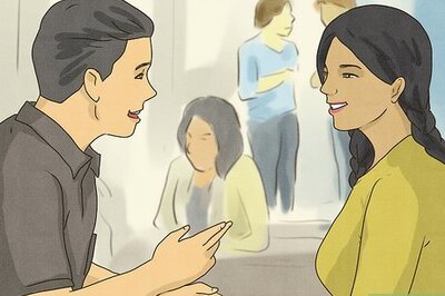How to Tell if a Girl You Like Knows You Like Her if You Haven't Actually Told Her So