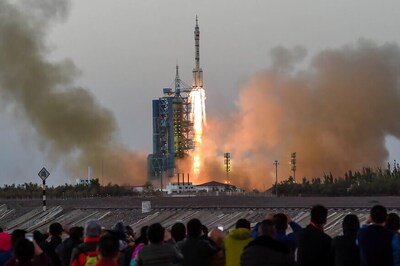 Chinese Manned Shenzhou-11 Spacecraft Lands on Earth