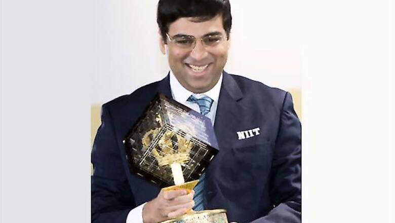 Jubilant fans welcome Anand back home