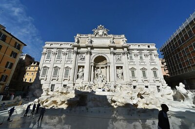 Cash-strapped Rome Eyes up Coins tossed by Tourists Into Trevi Fountain