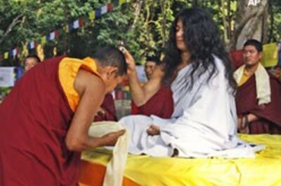 Thousands flock to see Nepal's mystery 'Buddha' boy