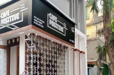 Kolkata Cafe Run by HIV-positive Youths Breaks Stigmas, Draws Crowds