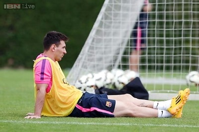 Lionel Messi injured in Barcelona win