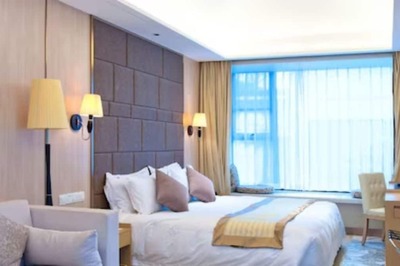 Flight Attendant Shares Tips To Never Forget Valuables In Hotel Room