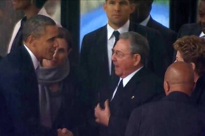 Obama shakes hands with Cuba's Raul Castro