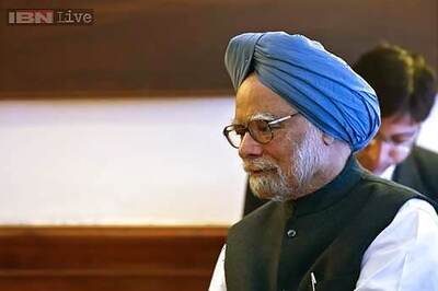 Snapshot: Manmohan Singh bids farewell to PMO staff