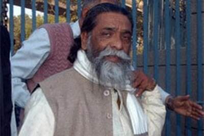 JMM tries Gandhigiri to get Soren out