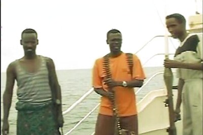 Somalian pirates free captured Indian vessel
