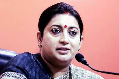 Man Throws Bangles at Smriti Irani in Gujarat, Shouts Vande Mataram