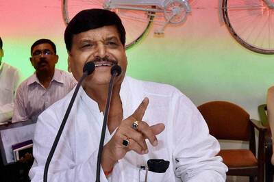 After ‘Bua-Bhatija’ Shun Congress, Shivpal Yadav Tries His Luck With the Grand Old Party