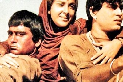 Mother’s Day 2022: These Bollywood Actresses Played Onscreen Mothers at a Young Age