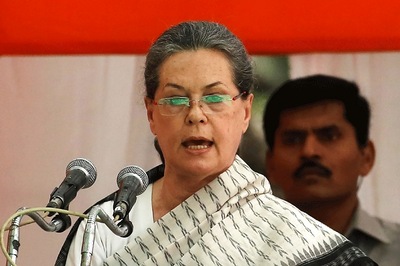 Independence Day: Sonia Gandhi Asks People to Fight Forces who Divide Society, Spread Hatred