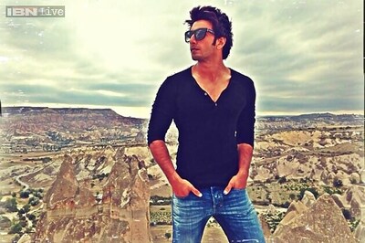 I love and respect Aamir despite his stand against 'AIB Roast': Ranveer Singh