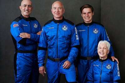 'Very Happy Group': Jeff Bezos Touches Down in Texas After 11-min Hop to Space Aboard Blue Origin Rocket
