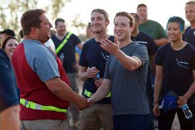 Facebook CEO Gets Offline; Resolves to Meet People Across US in 2017