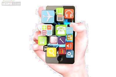 Smartphone owners use just 5 downloaded apps: Study