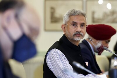 Jaishankar Discusses Economic Cooperation, Regional Developments with Singaporean Counterpart in Paris