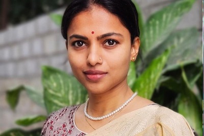 Actress Ganavi Laxman Looks Ethereal In Simple Floral Cotton Saree
