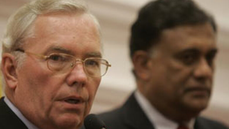 Sri Lanka pledges to resettle displaced civilians