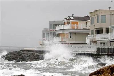 Hurricane Sandy approaches, US East Coast grinds to a halt