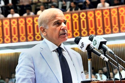Pakistan PM Shehbaz Sharif Under Pressure to Call Early Elections, But Zardari ‘Reluctant’