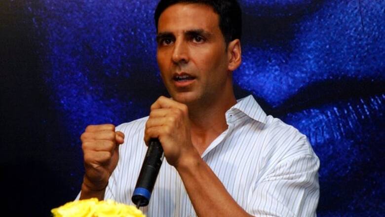 Akshay surprises Lara