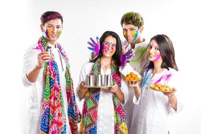 Holi 2021: Celebrate Festival of Colours at Home Amid the Pandemic, Here's How