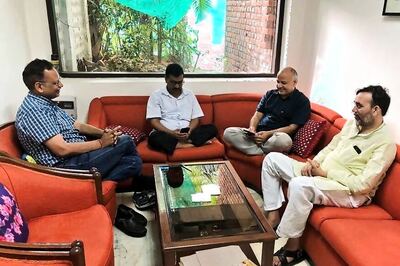 24 Hours On, Arvind Kejriwal and Co Continue to Protest at L-G House Waiting for Demands to be Met