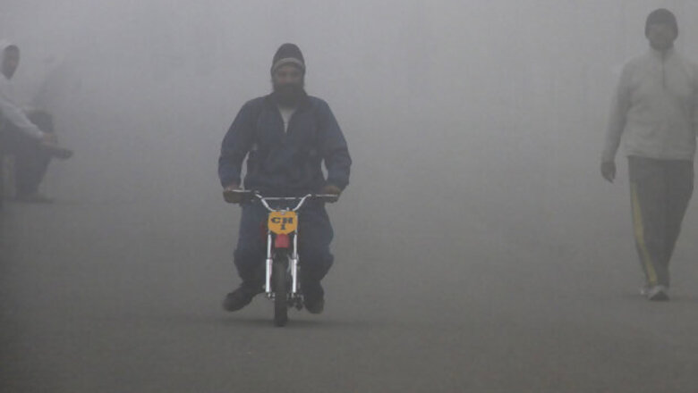 Delhi: Flights affected at IGI as fog returns