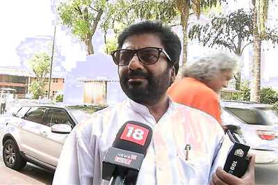 Shiv Sena MP Gaikwad Flies Again; Picks Air India!