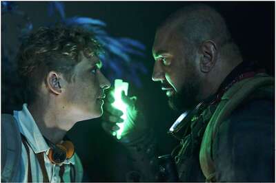 Army of the Dead Movie Review: Zack Snyder’s Zombie Film Leaves Nothing for Imagination