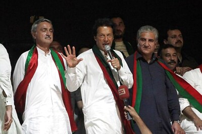 Imran Tells Party Workers to Prepare For Showdown With Sharif