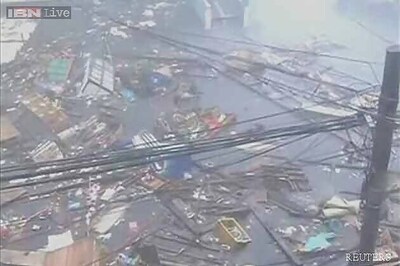 Super typhoon Haiyan slams into central Philippines